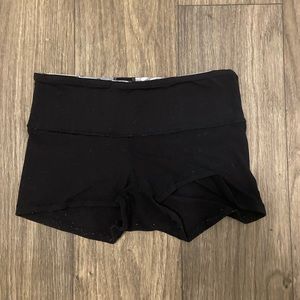 LULU LEMON SHORTS BLACK SIZE 4 REVERSIBLE